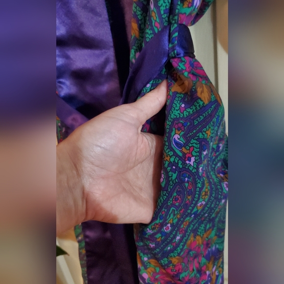 Vintage Victoria's Secret robe - Picture 4 of 8